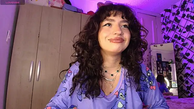 Snapshot of valenor_ chatting on June 25, 2026, 5:12 am valenor online show from June 25, 2026, 5:12 am
