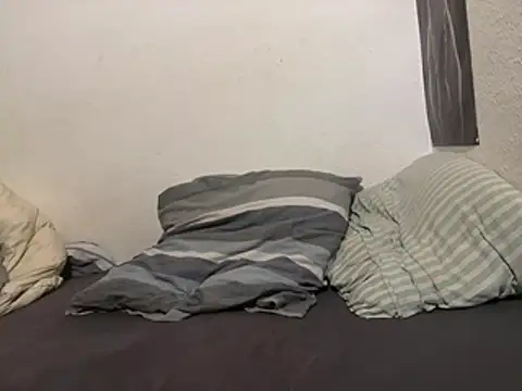 HotandHornyLev82 online show from April 28, 2026, 2:49 am