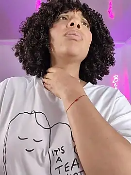 Snapshot of DannaBerry chatting on November 18, 2025, 3:05 pm DannaBerry online show from November 18, 2025, 3:05 pm