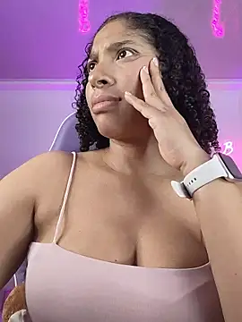 Snapshot of DannaBerry chatting on November 19, 2025, 3:56 pm DannaBerry online show from November 19, 2025, 3:56 pm