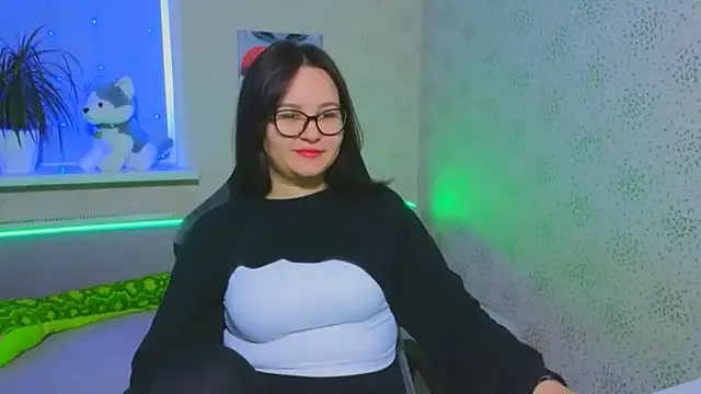 EsterLogan online show from December 14, 2025, 7:14 am