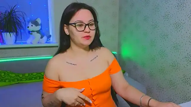 EsterLogan online show from December 16, 2025, 10:09 am