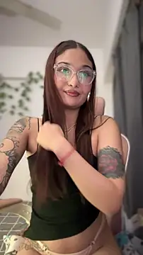 LunaXuan online show from October 11, 2025, 4:33 am