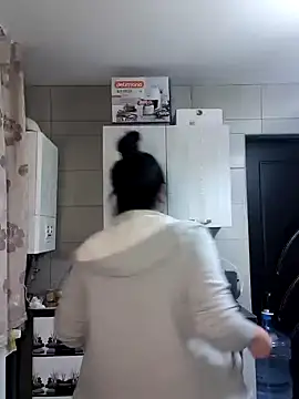 x  KHALEESI  x online show from December 23, 2024, 5:43 pm