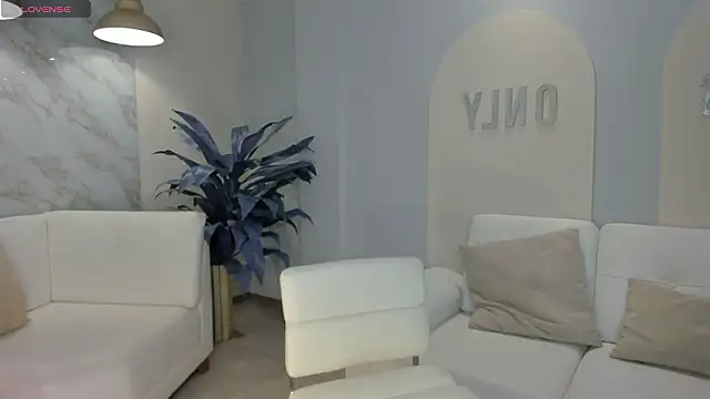 Snapshot of NiaHolland chatting on February 15, 2026, 10:50 pm NiaHolland online show from February 15, 2026, 10:50 pm