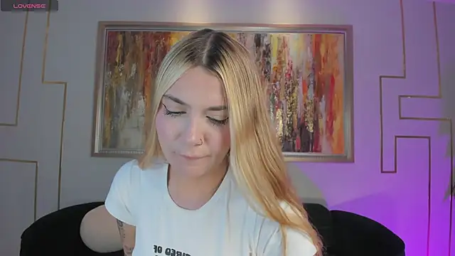 Snapshot of NiaHolland chatting on February 22, 2026, 11:47 pm NiaHolland online show from February 22, 2026, 11:47 pm