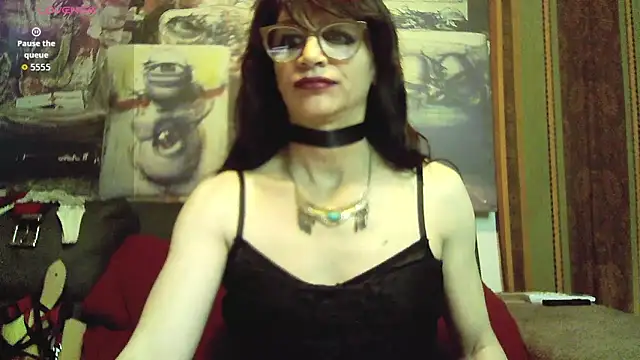 Snapshot of TheBlackWtch chatting on January 5, 2026, 5:27 pm TheBlackWtch online show from January 5, 2026, 5:27 pm