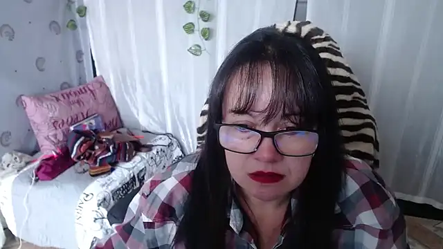 Snapshot of Sonialorens_ chatting on February 14, 2025, 7:54 pm Sonialorens  online show from February 14, 2025, 7:54 pm