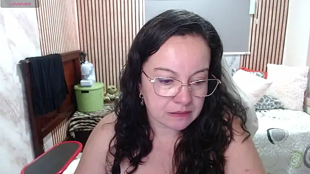 Snapshot of Sonialorens_ chatting on May 19, 2026, 9:32 pm Sonialorens online show from May 19, 2026, 9:32 pm