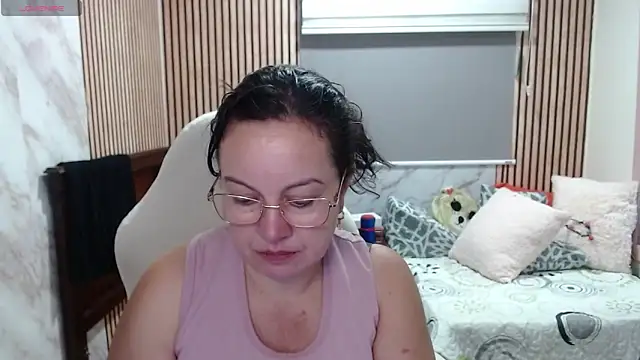 Snapshot of Sonialorens_ chatting on May 20, 2026, 4:13 pm Sonialorens online show from May 20, 2026, 4:13 pm