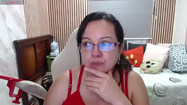 Snapshot of Sonialorens_ chatting on June 1, 2026, 10:33 pm Sonialorens online show from June 1, 2026, 10:33 pm