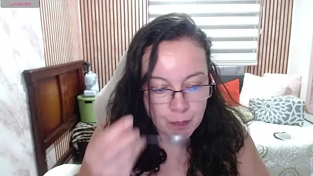 Snapshot of Sonialorens_ chatting on June 3, 2026, 4:56 pm Sonialorens online show from June 3, 2026, 4:56 pm