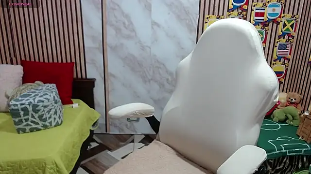 Snapshot of Sonialorens_ chatting on July 18, 2026, 4:11 pm Sonialorens online show from July 18, 2026, 4:11 pm