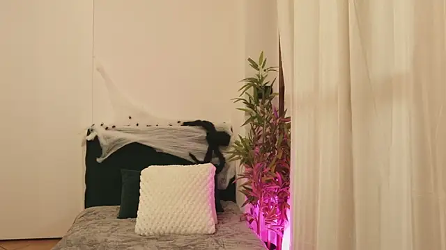 Luna Riva online show from October 23, 2025, 9:41 am