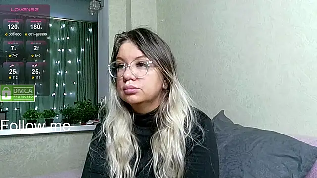 Snapshot of elven_dreams_ chatting on December 2, 2025, 10:20 am elven dreams online show from December 2, 2025, 10:20 am