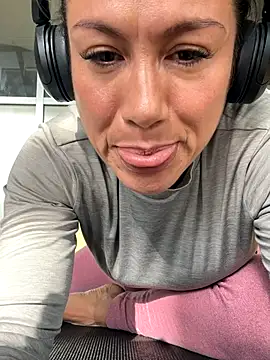 angelitasexy81 online show from September 29, 2025, 3:28 pm