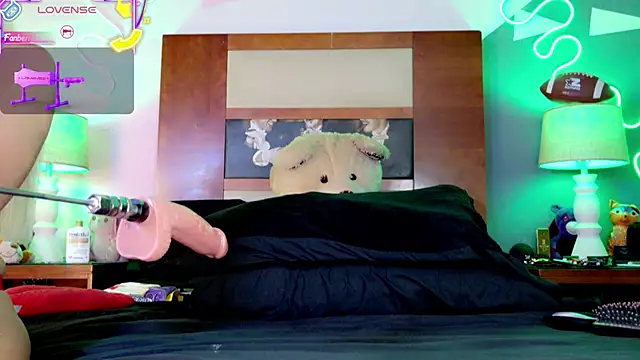 ashley 19xx online show from April 7, 2026, 9:59 pm