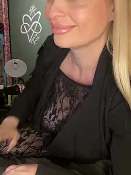 Snapshot of Lisavontease chatting on September 20, 2025, 12:50 pm Lisavontease online show from September 20, 2025, 12:50 pm