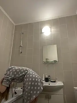 MaryHiggins online show from November 10, 2025, 1:54 pm