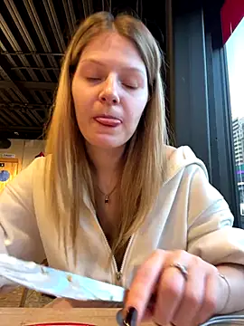 MaryHiggins online show from November 22, 2025, 12:59 pm