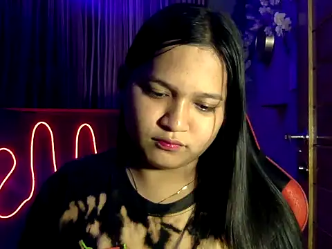 Snapshot of EmpressYna chatting on November 4, 2025, 8:35 am EmpressYna online show from November 4, 2025, 8:35 am