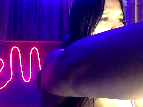 Snapshot of EmpressYna chatting on November 7, 2025, 1:33 pm EmpressYna online show from November 7, 2025, 1:33 pm