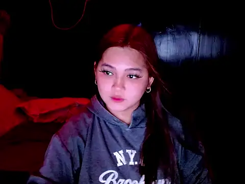 Snapshot of EmpressYna chatting on June 15, 2026, 5:31 am EmpressYna online show from June 15, 2026, 5:31 am