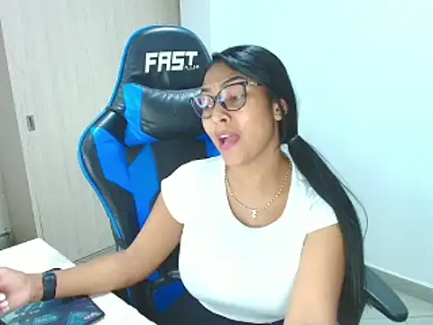 Snapshot of sophiax-x chatting on January 29, 2025, 12:01 am sophiax-x online show from January 29, 2025, 12:01 am