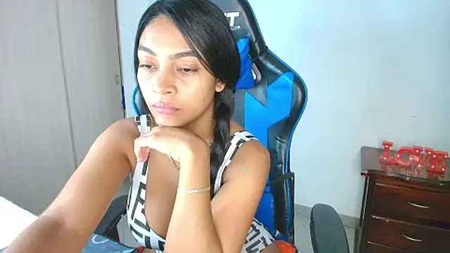 Snapshot of sophiax-x chatting on September 24, 2025, 10:51 am sophiax-x online show from September 24, 2025, 10:51 am