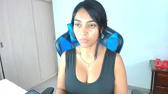Snapshot of sophiax-x chatting on September 29, 2025, 4:23 pm sophiax-x online show from September 29, 2025, 4:23 pm