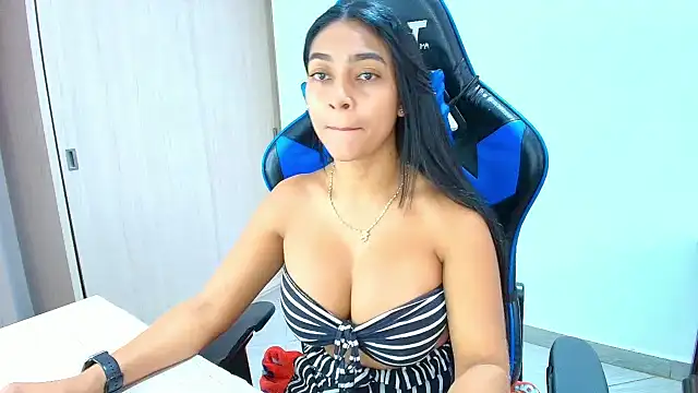 Snapshot of sophiax-x chatting on October 14, 2025, 2:40 pm sophiax-x online show from October 14, 2025, 2:40 pm
