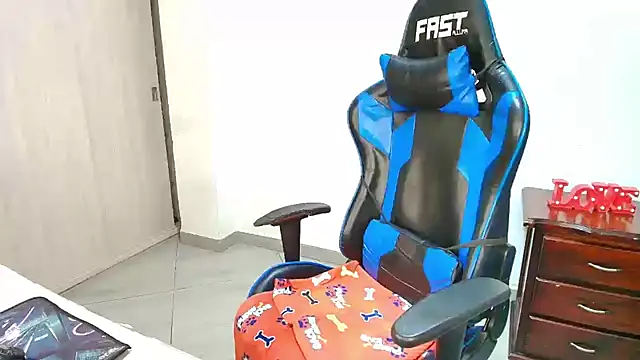 sophiax-x online show from November 13, 2025, 11:14 pm