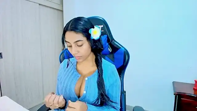 sophiax-x online show from December 17, 2025, 6:25 pm