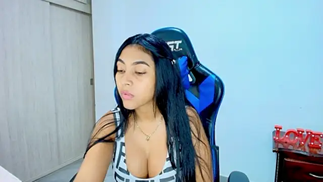 sophiax-x online show from December 20, 2025, 1:07 pm