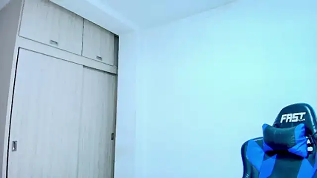 sophiax-x online show from January 16, 2026, 4:33 pm