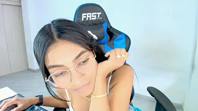 sophiax-x online show from February 22, 2026, 4:49 pm