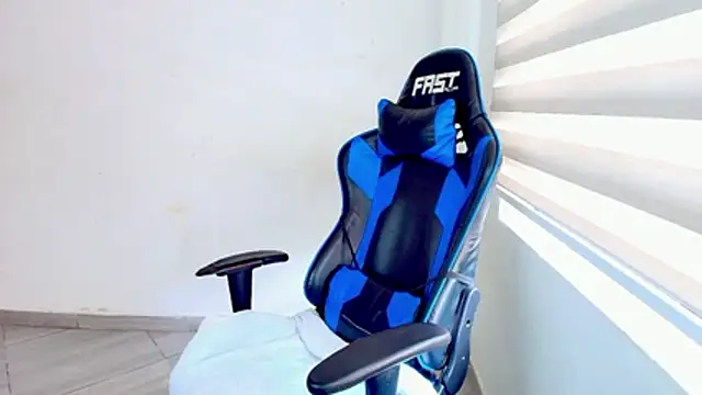 sophiax-x online show from March 12, 2026, 5:30 pm