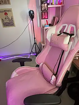 Snapshot of Emma_Wish chatting on November 7, 2025, 4:29 pm Emma Wish online show from November 7, 2025, 4:29 pm