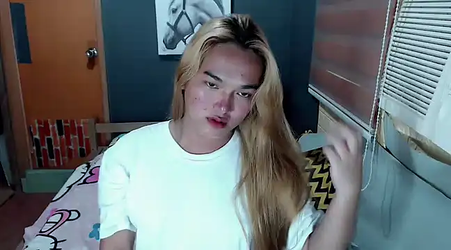 Snapshot of MoaningKylie chatting on March 22, 2025, 7:36 am MoaningKylie online show from March 22, 2025, 7:36 am