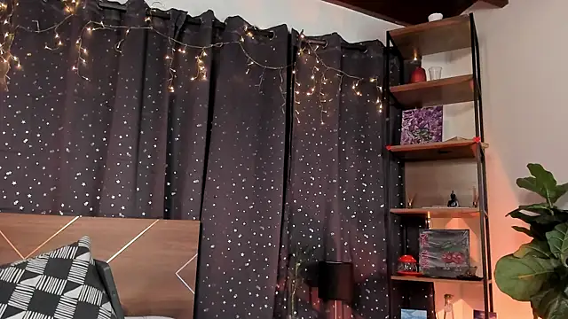 Snapshot of Amy_art chatting on February 28, 2025, 12:43 am Amy art online show from February 28, 2025, 12:43 am