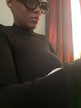 Snapshot of HoneyDripHer chatting on October 6, 2025, 2:14 pm HoneyDripHer online show from October 6, 2025, 2:14 pm