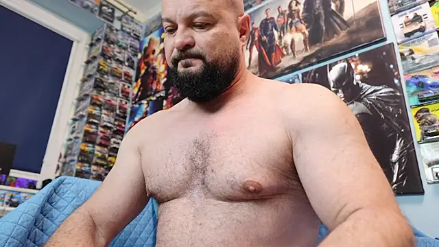 Snapshot of Muscle_Bear chatting on April 19, 2026, 4:45 am Muscle Bear online show from April 19, 2026, 4:45 am