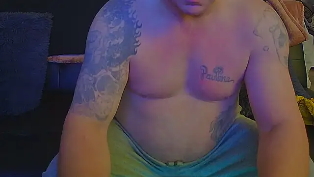 Snapshot of AwesomePapaya chatting on December 16, 2025, 11:43 pm AwesomePapaya online show from December 16, 2025, 11:43 pm