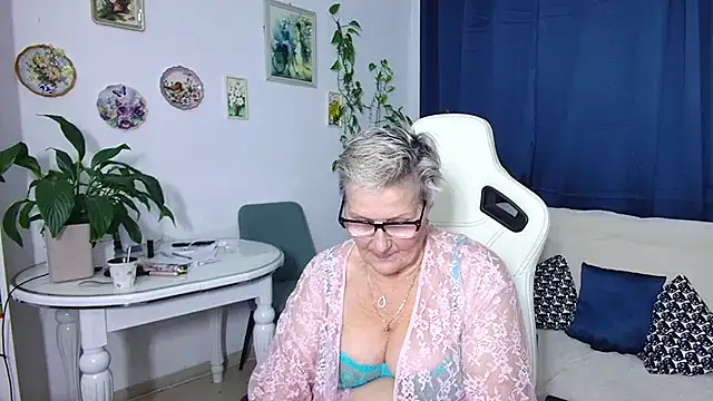 Snapshot of Selenna57 chatting on December 20, 2025, 7:10 pm Selenna57 online show from December 20, 2025, 7:10 pm