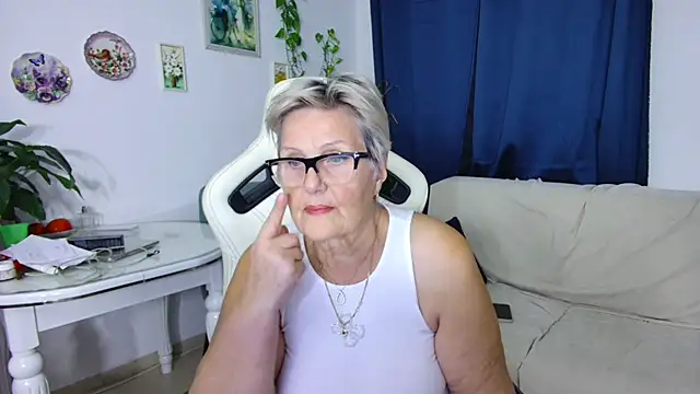 Snapshot of Selenna57 chatting on January 7, 2026, 6:10 pm Selenna57 online show from January 7, 2026, 6:10 pm