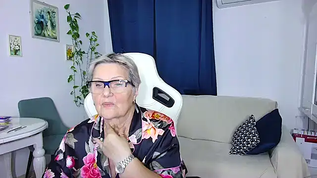 Snapshot of Selenna57 chatting on January 8, 2026, 6:32 pm Selenna57 online show from January 8, 2026, 6:32 pm