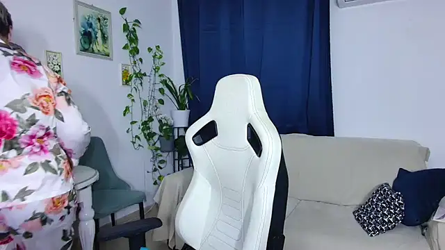 Snapshot of Selenna57 chatting on January 9, 2026, 6:31 pm Selenna57 online show from January 9, 2026, 6:31 pm