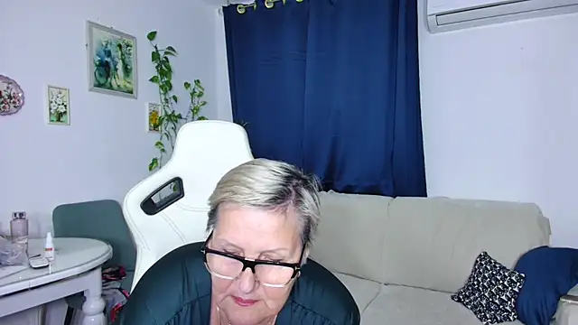 Snapshot of Selenna57 chatting on January 11, 2026, 6:57 pm Selenna57 online show from January 11, 2026, 6:57 pm