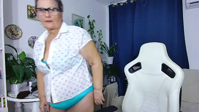 Snapshot of Selenna57 chatting on February 7, 2026, 6:44 pm Selenna57 online show from February 7, 2026, 6:44 pm