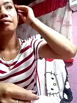 Snapshot of Cutie_body11 chatting on May 5, 2026, 10:45 am Cutie body11 online show from May 5, 2026, 10:45 am